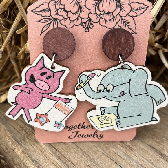Mo Willems Elephant and Piggie Teacher Book Charcter Earrings - Picture 4 of 10